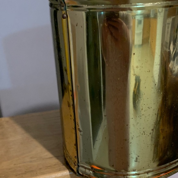 Elegant Gold Metal Magazine Rack - Picture 3 of 6